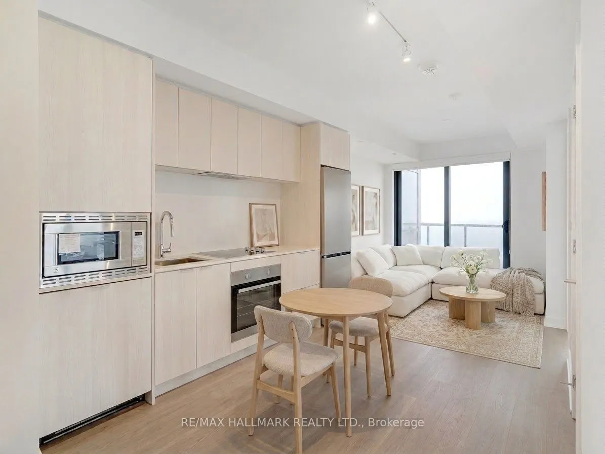 86 Dundas Street E #1015