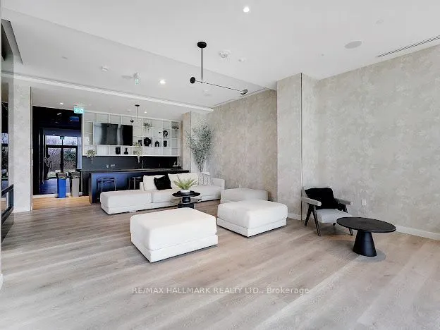 86 Dundas Street E #1015