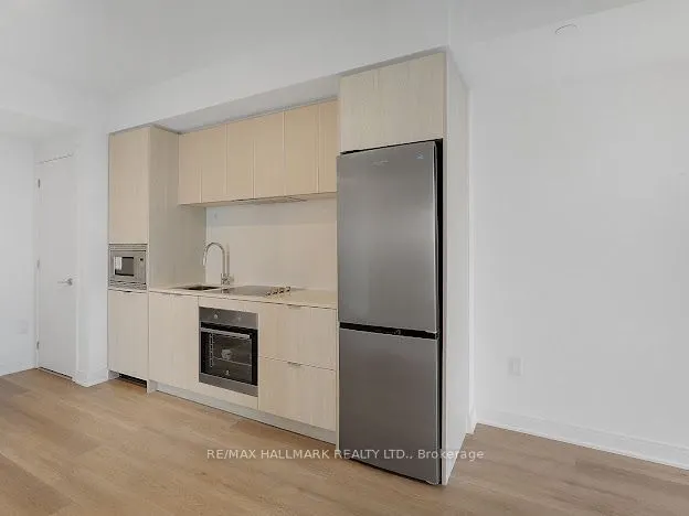 86 Dundas Street E #1015