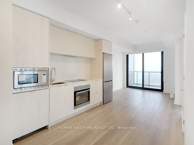 86 Dundas Street E #1015