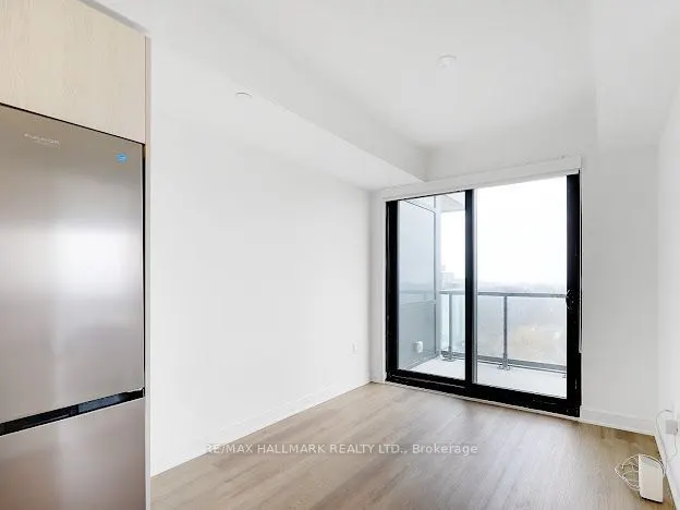 86 Dundas Street E #1015