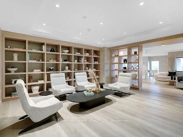 86 Dundas Street E #1015