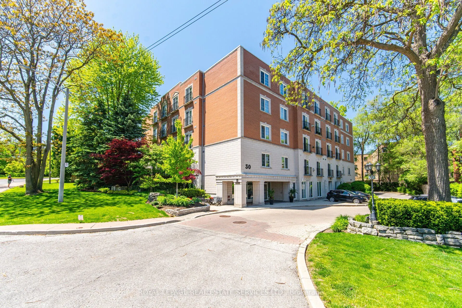 30 Anglesey Boulevard #PH403