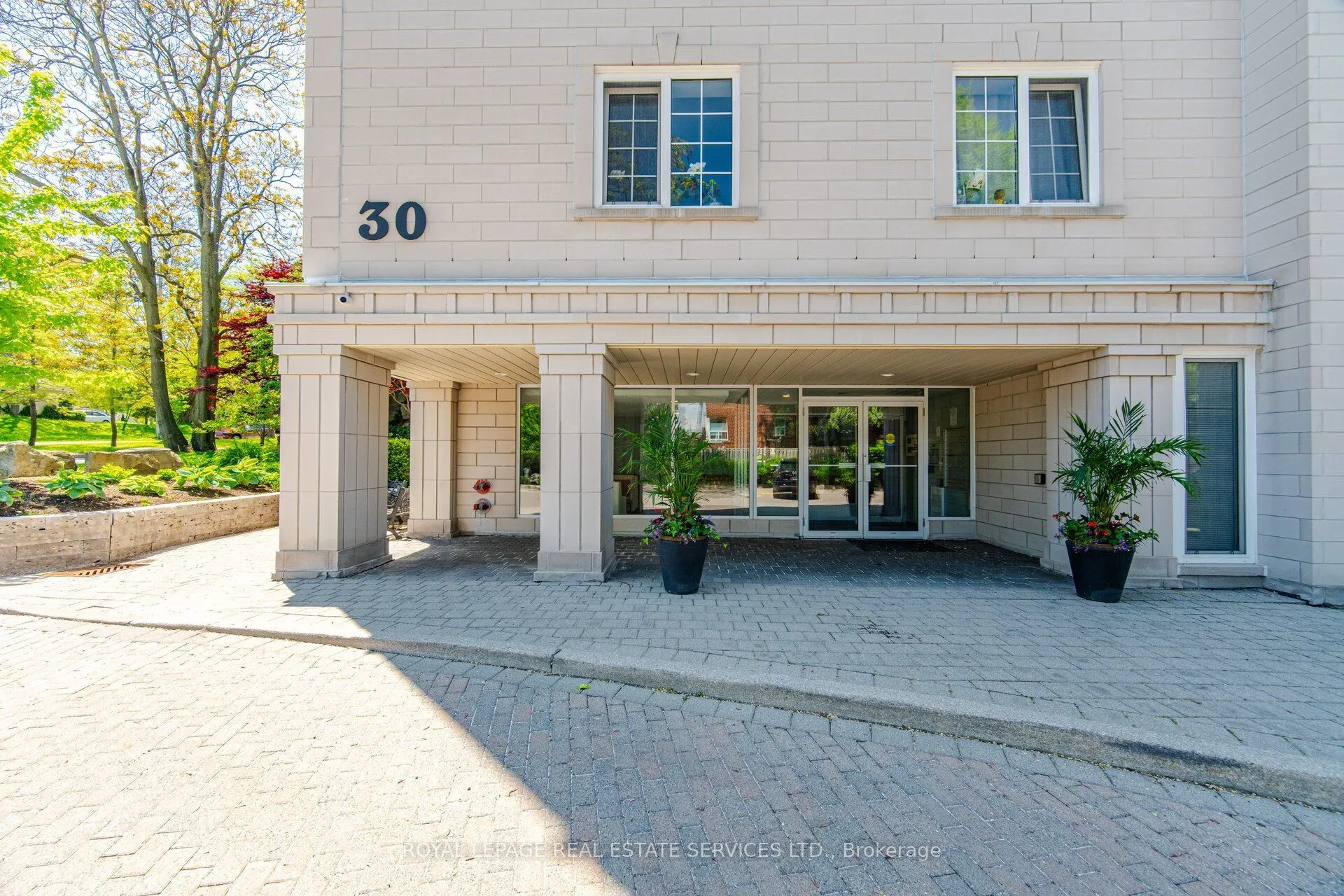30 Anglesey Boulevard #PH403