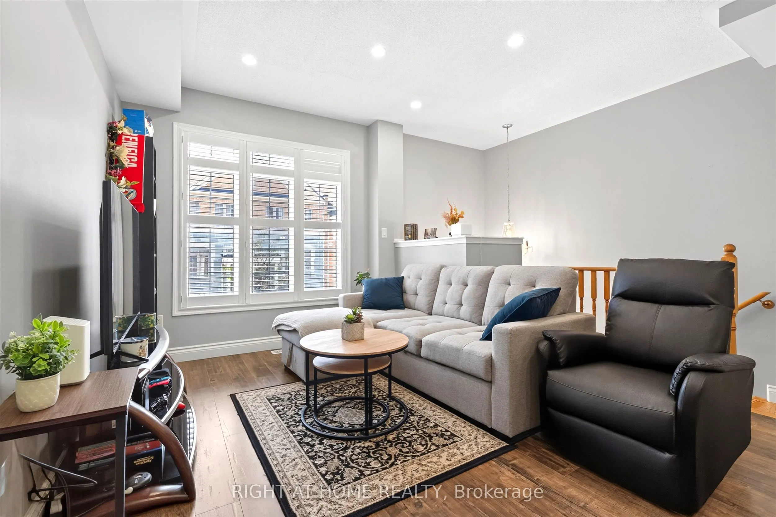 7201 Triumph Lane #12