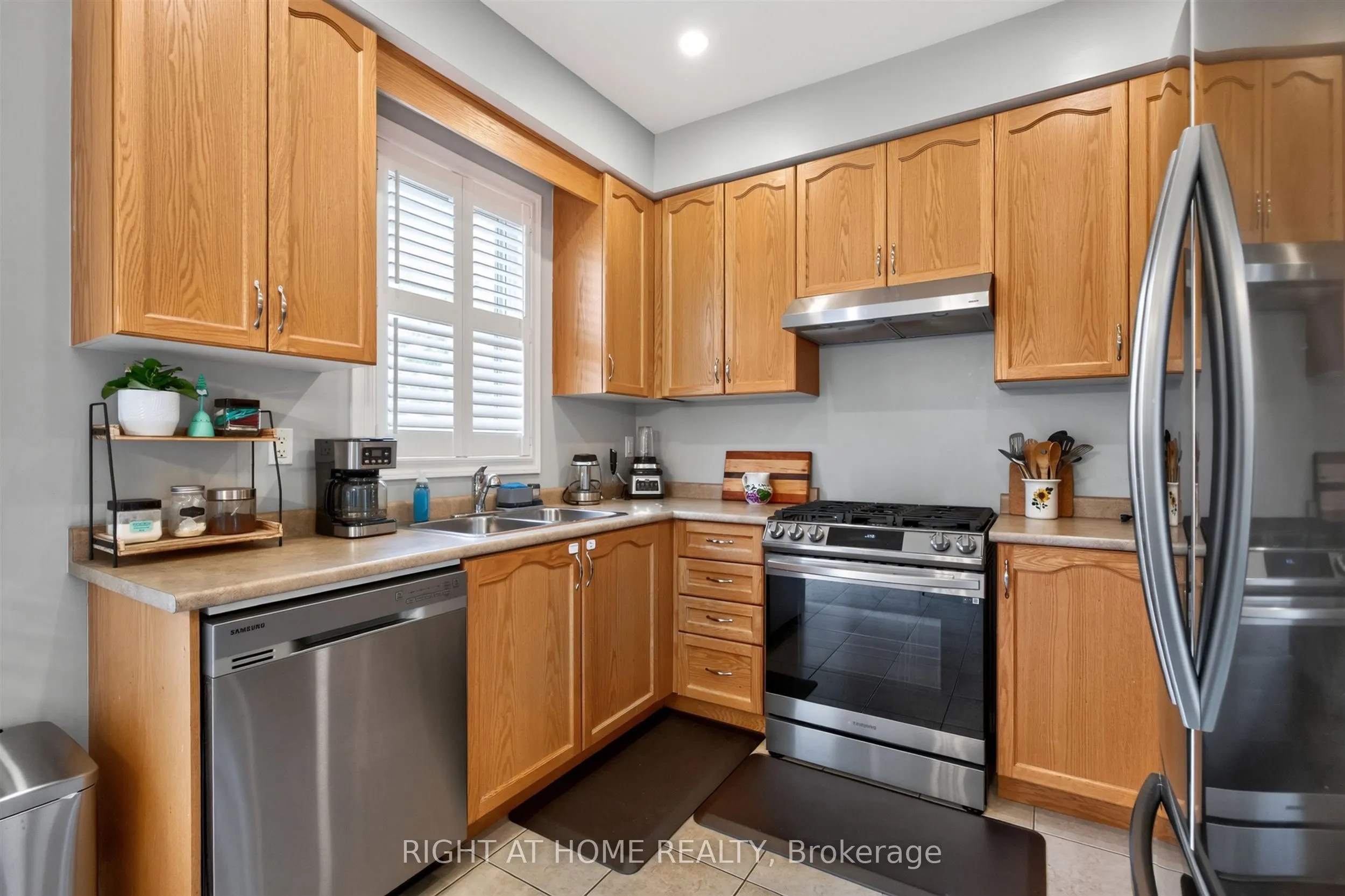 7201 Triumph Lane #12