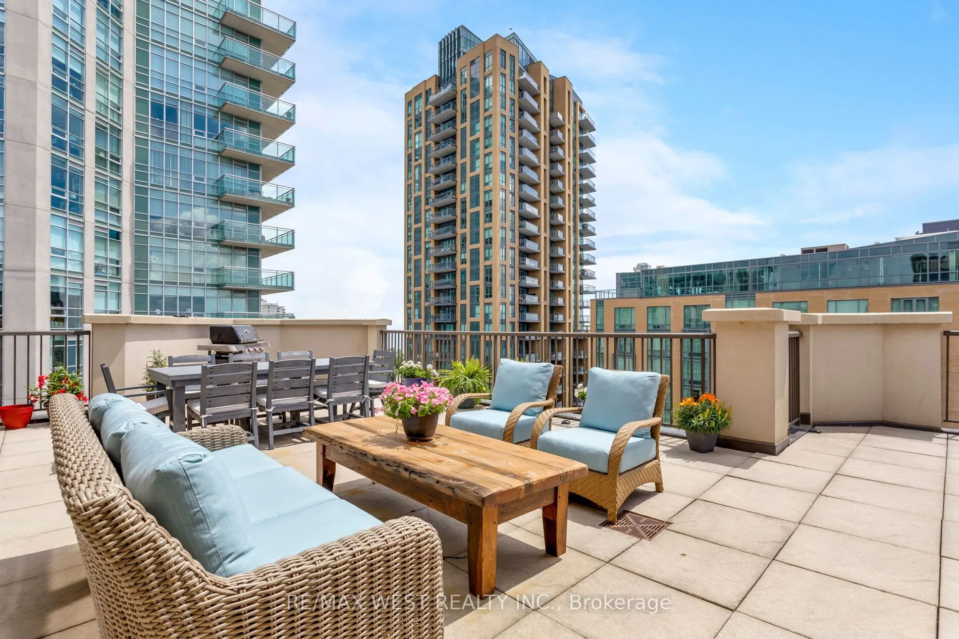 399 Elizabeth Street #905