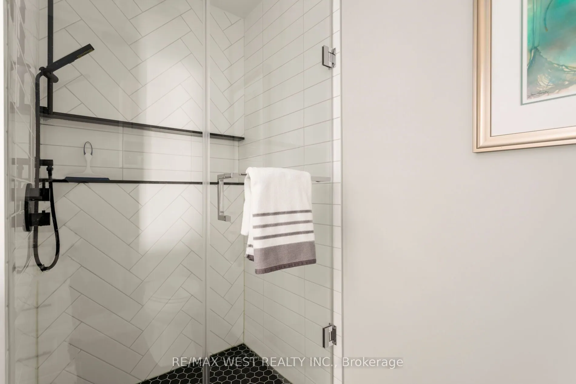 399 Elizabeth Street #905