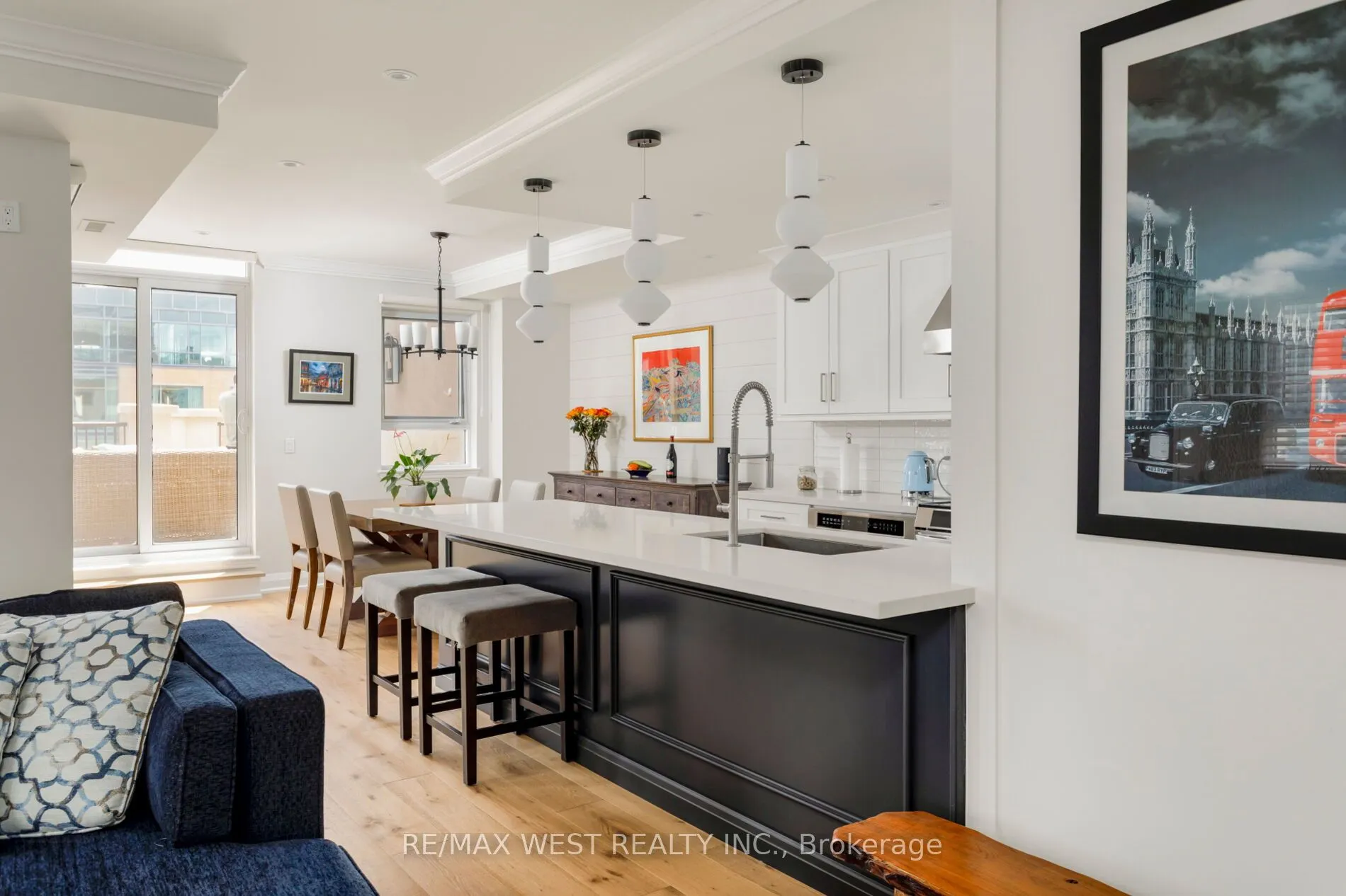 399 Elizabeth Street #905