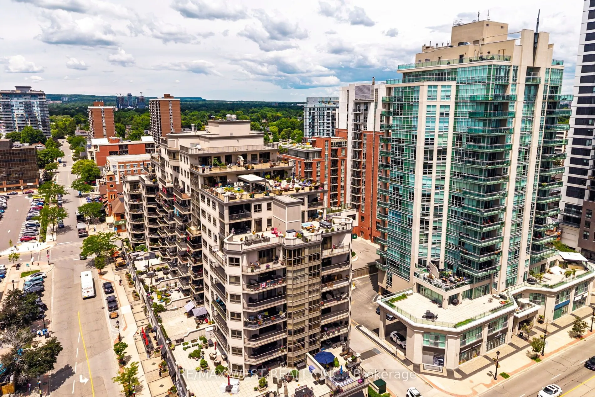 399 Elizabeth Street #905