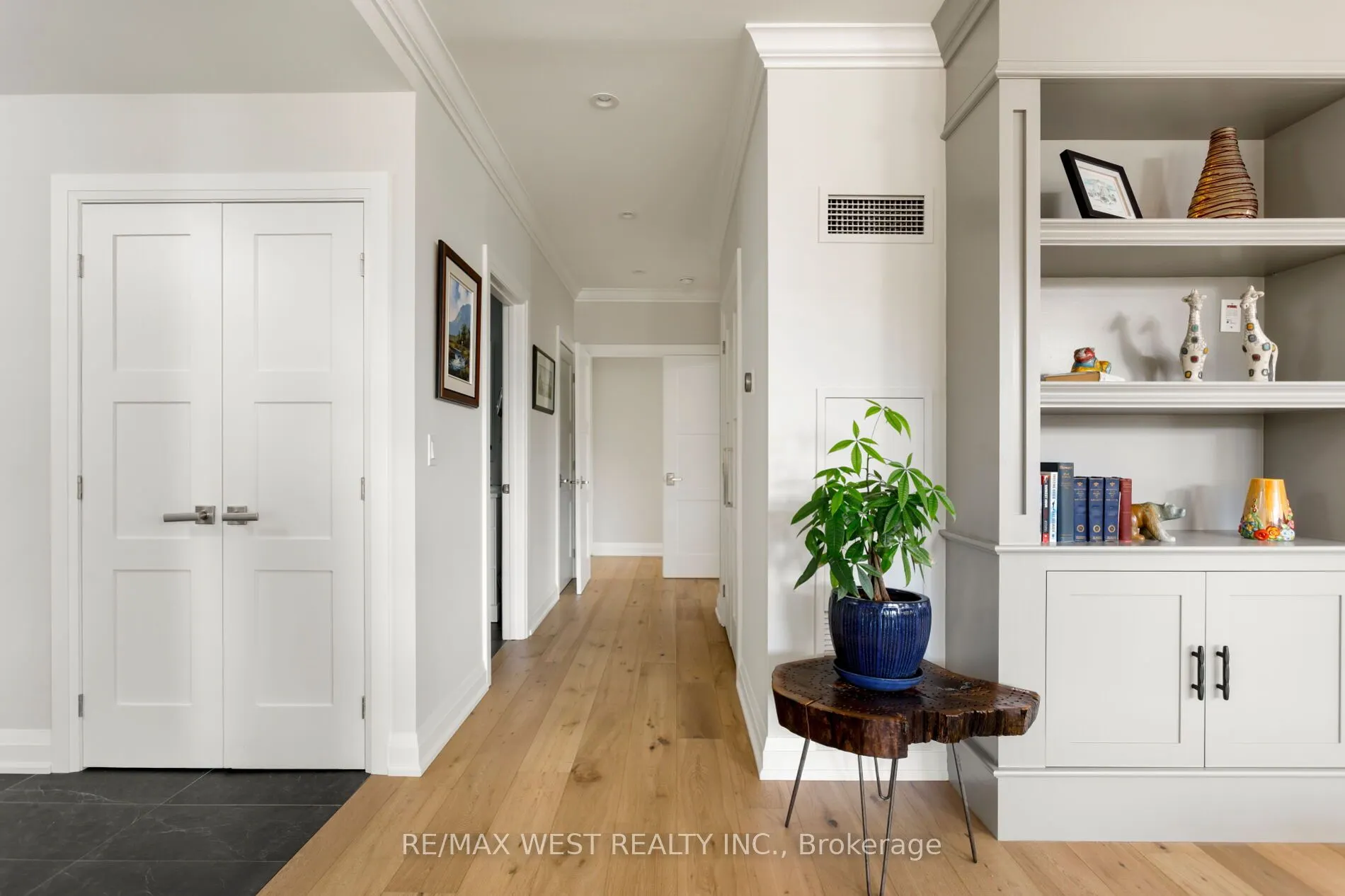 399 Elizabeth Street #905