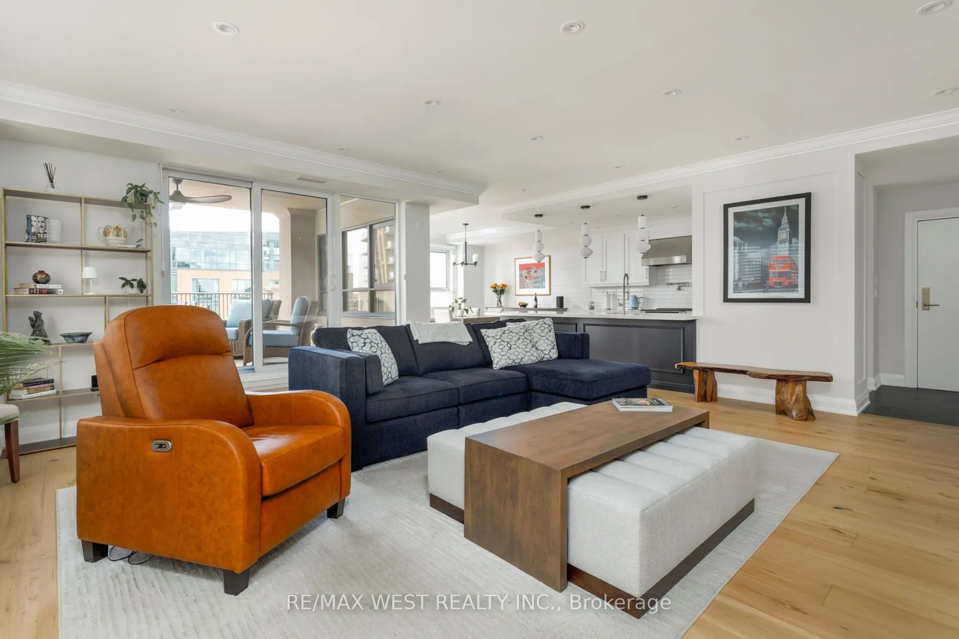 399 Elizabeth Street #905
