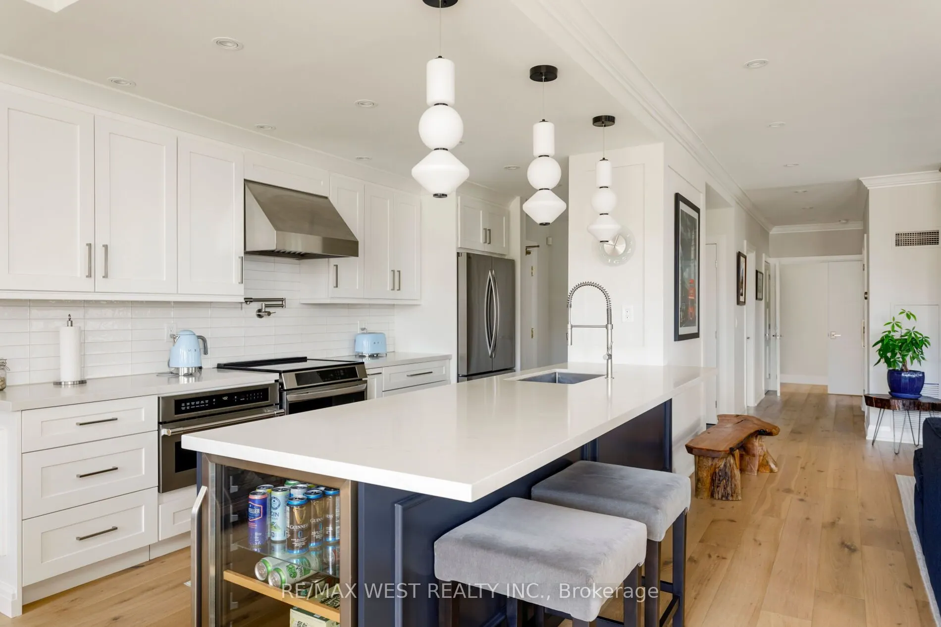 399 Elizabeth Street #905