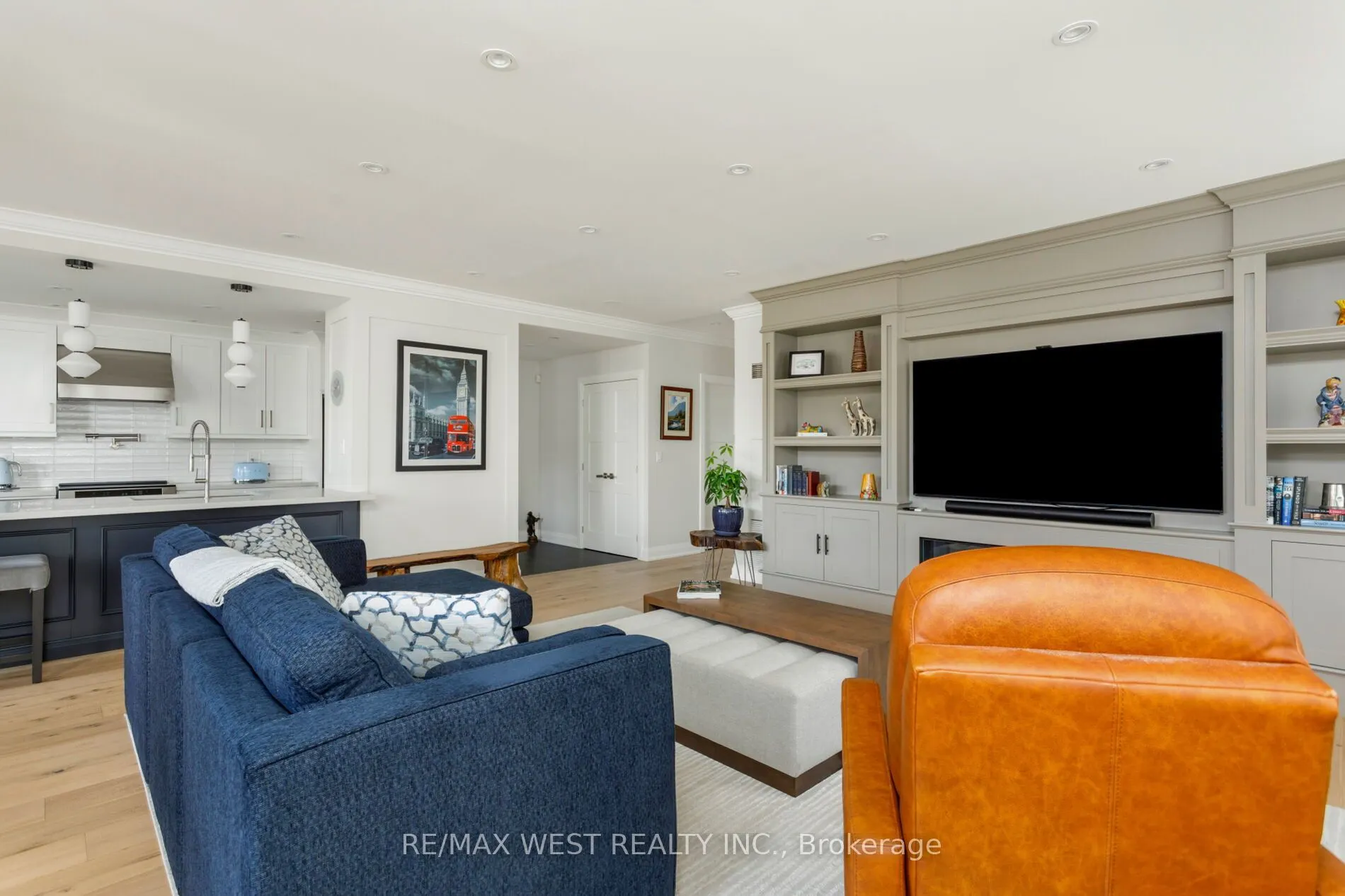 399 Elizabeth Street #905