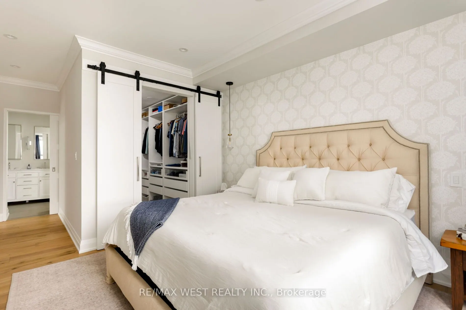 399 Elizabeth Street #905