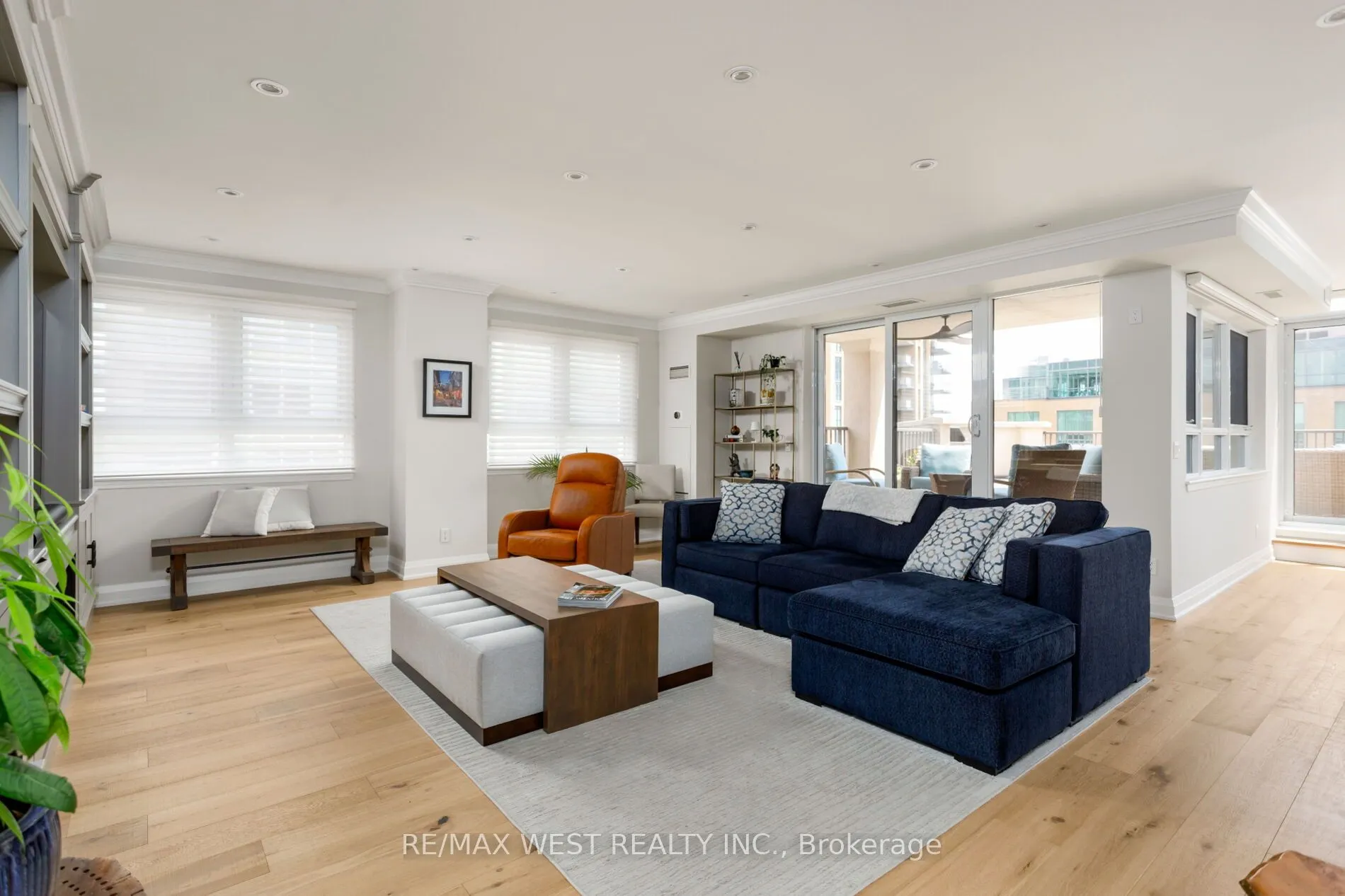 399 Elizabeth Street #905