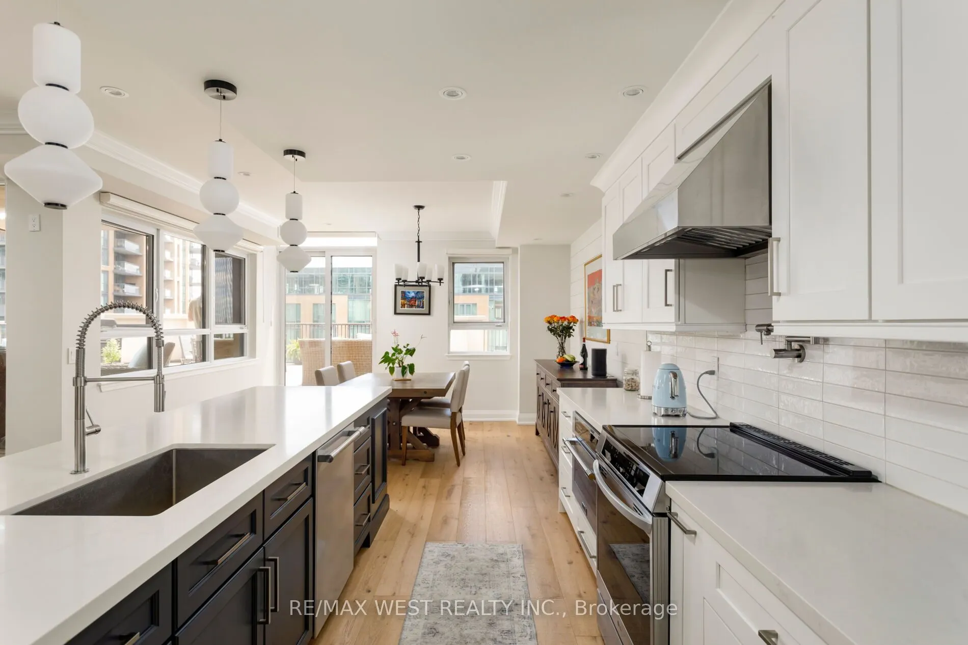 399 Elizabeth Street #905