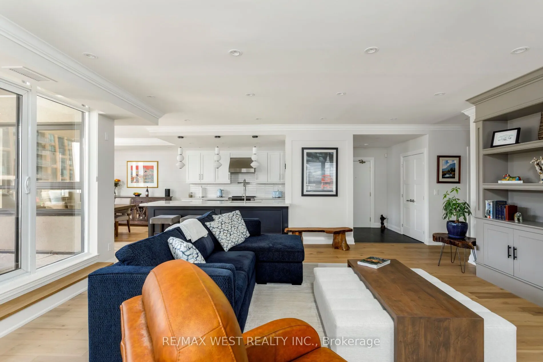 399 Elizabeth Street #905