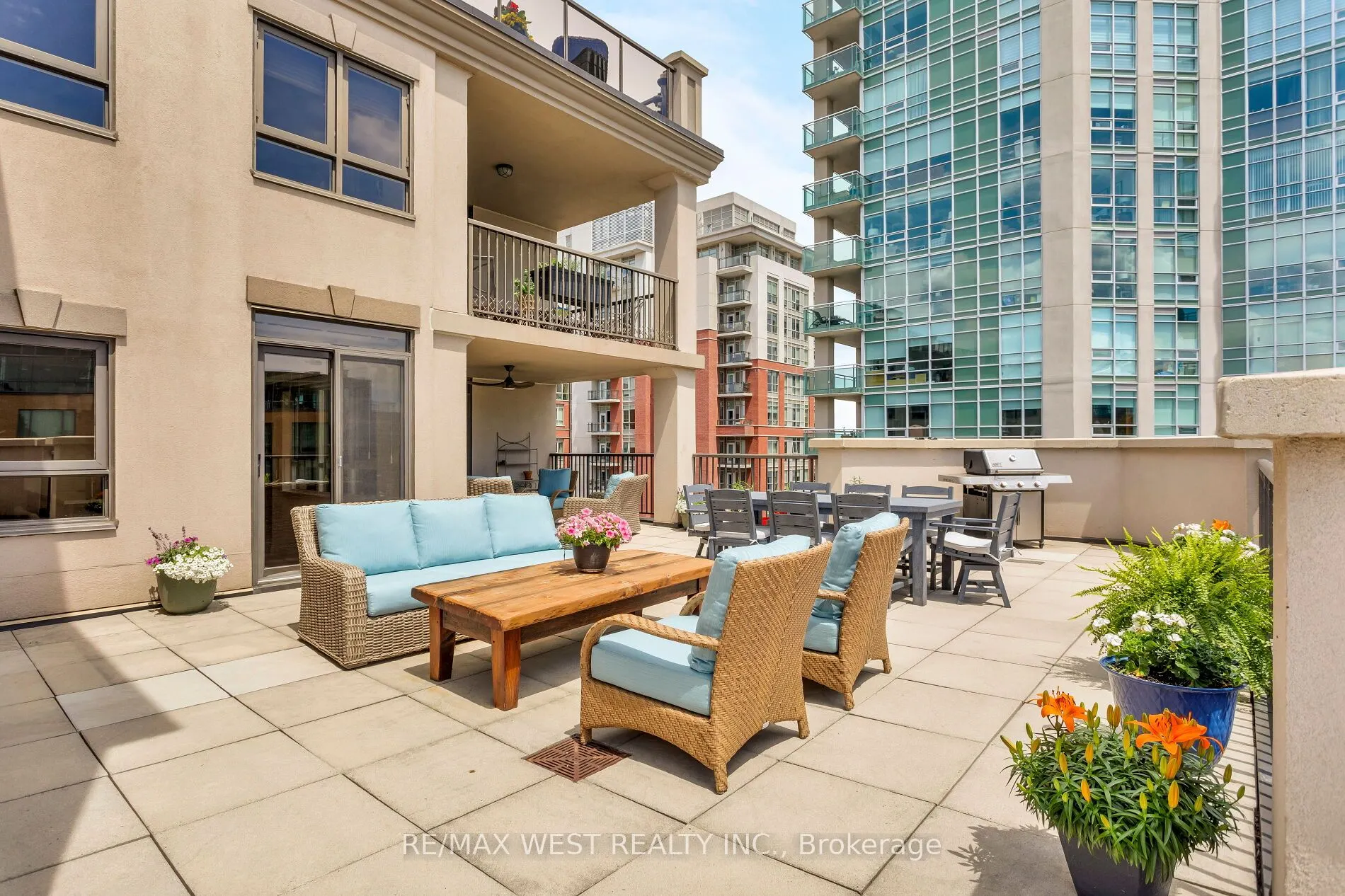 399 Elizabeth Street #905