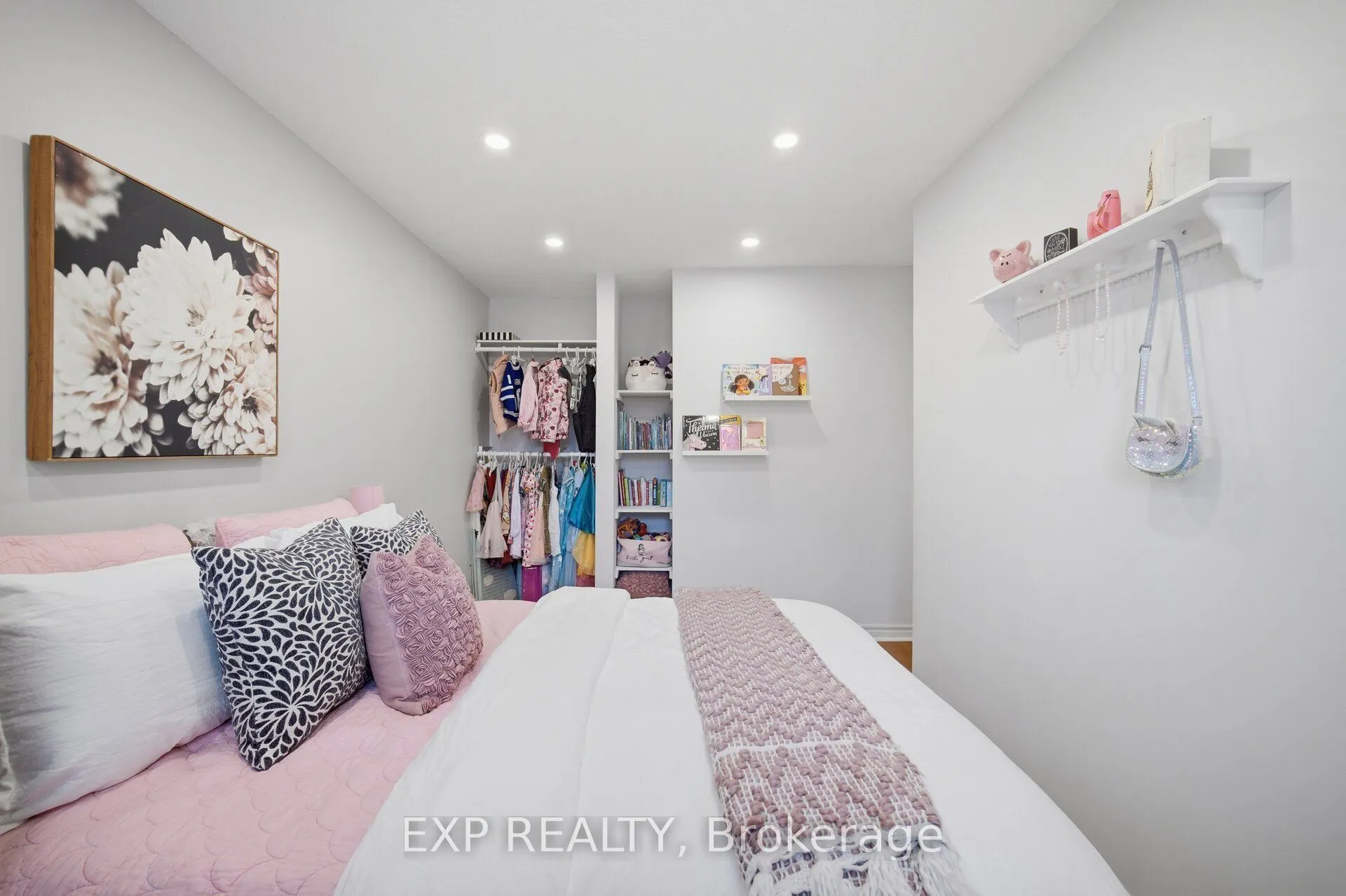 157 Moregate Crescent #11