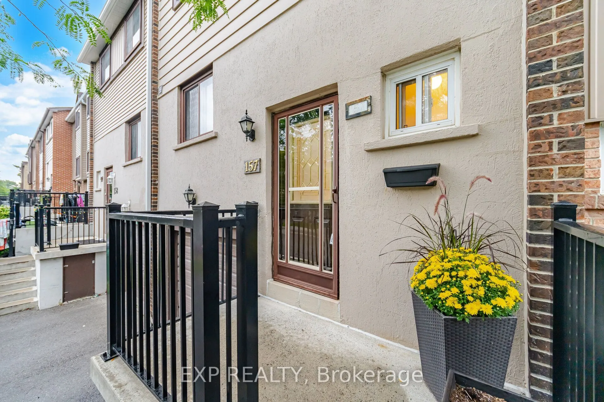 157 Moregate Crescent #11