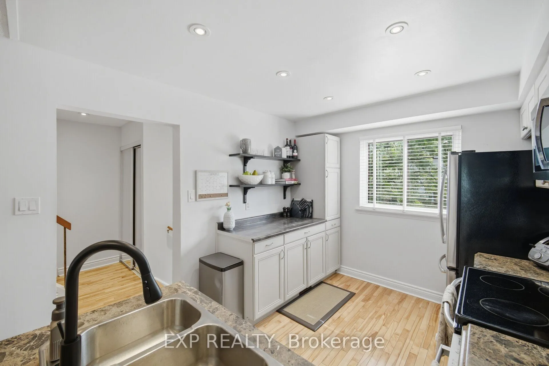 157 Moregate Crescent #11