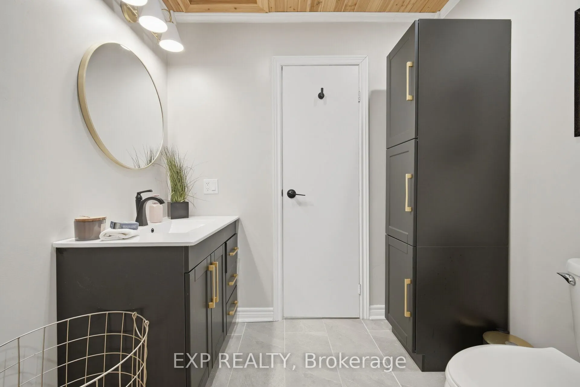 157 Moregate Crescent #11
