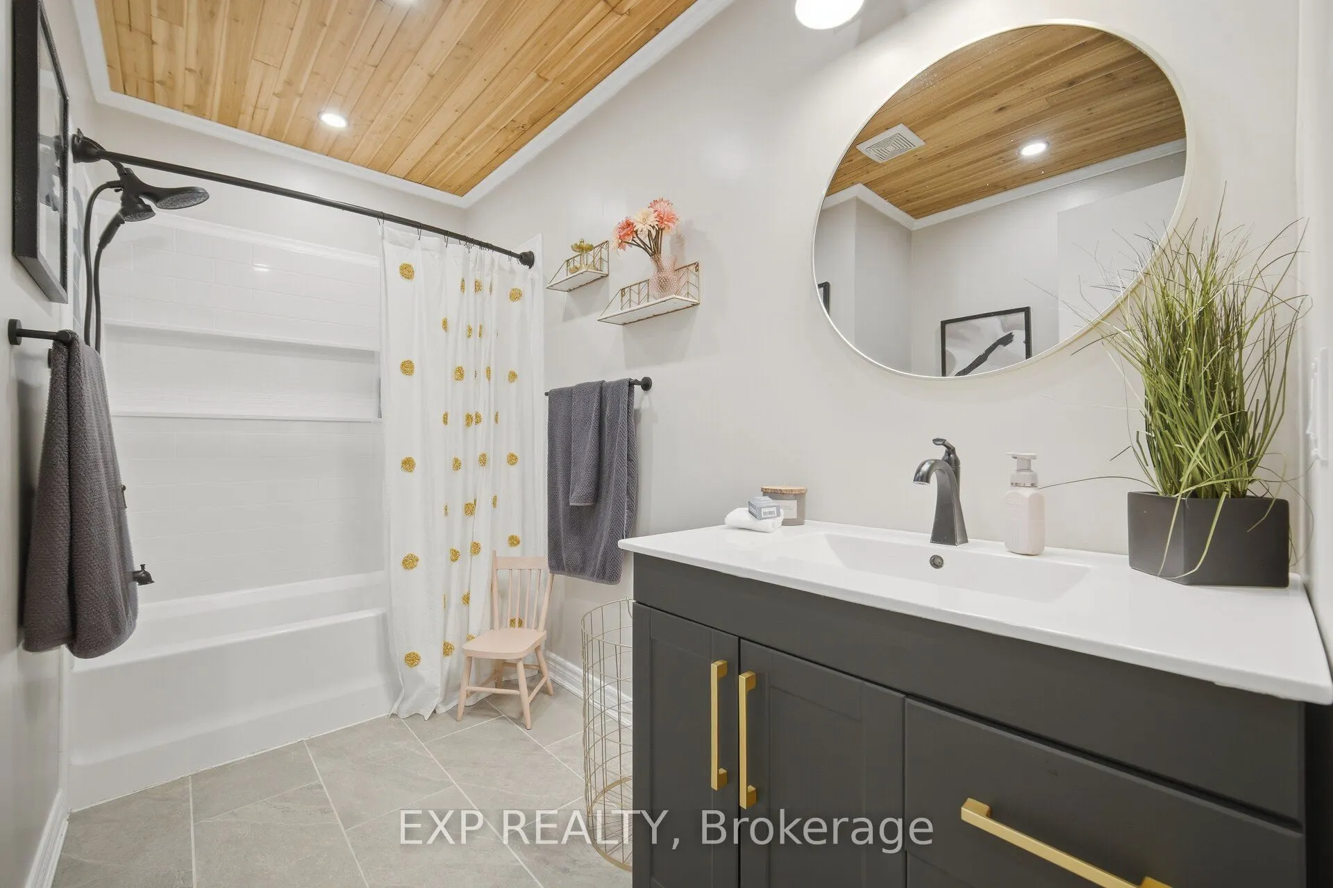 157 Moregate Crescent #11