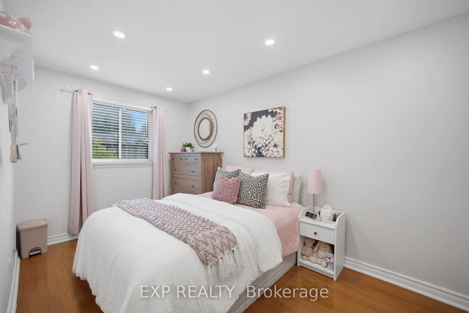 157 Moregate Crescent #11
