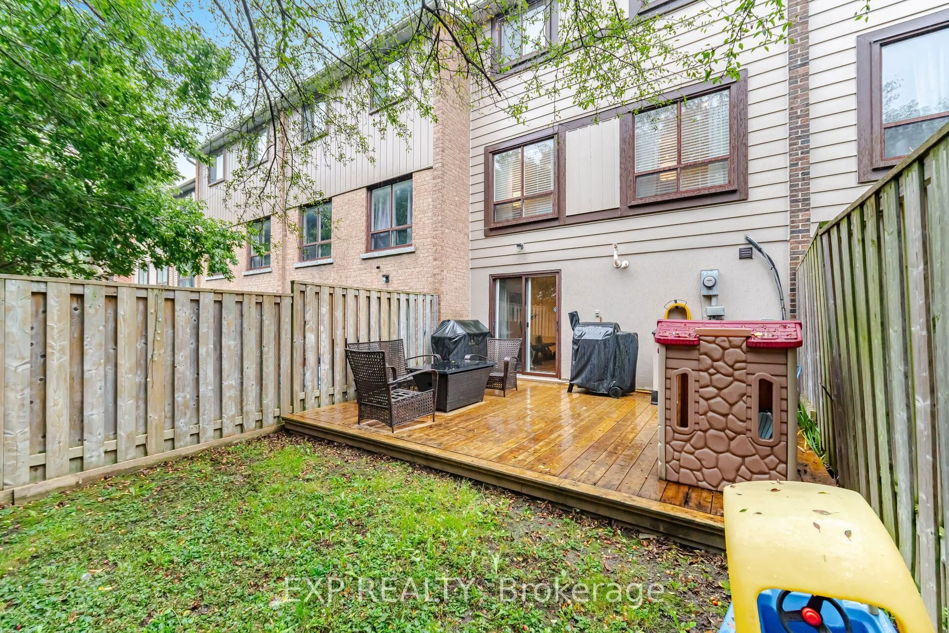 157 Moregate Crescent #11