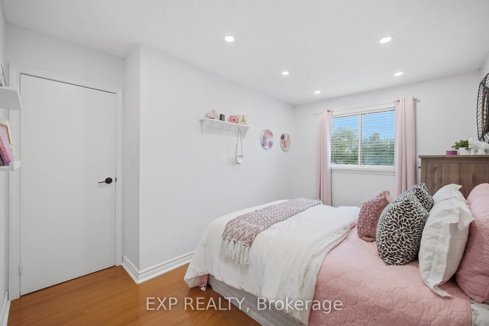 157 Moregate Crescent #11