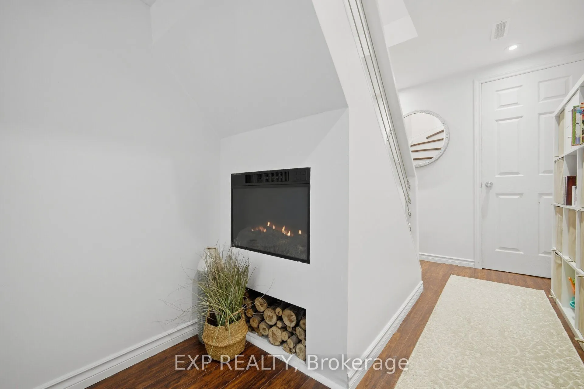 157 Moregate Crescent #11