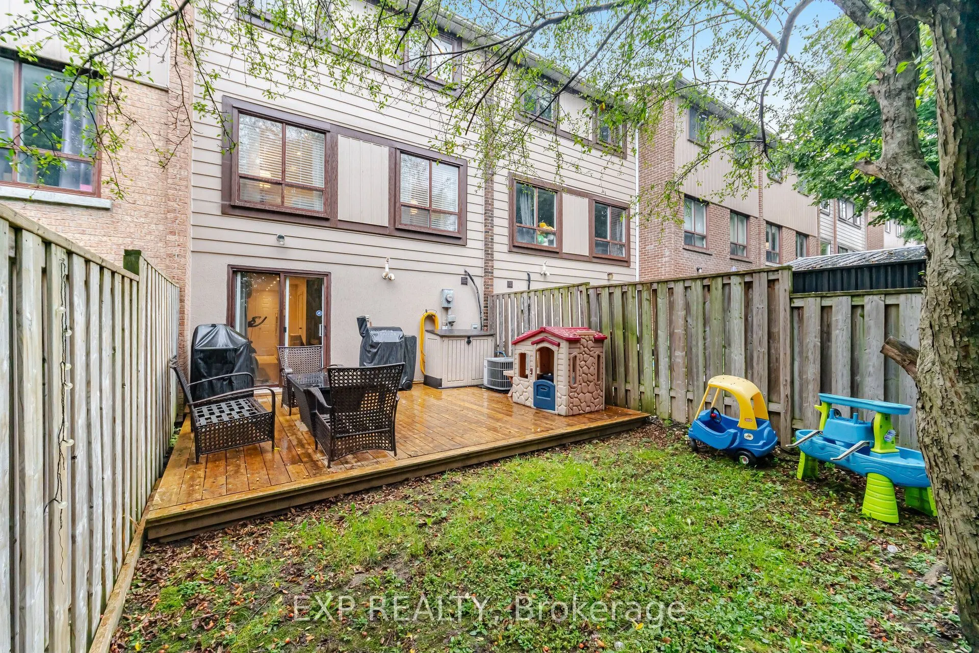 157 Moregate Crescent #11