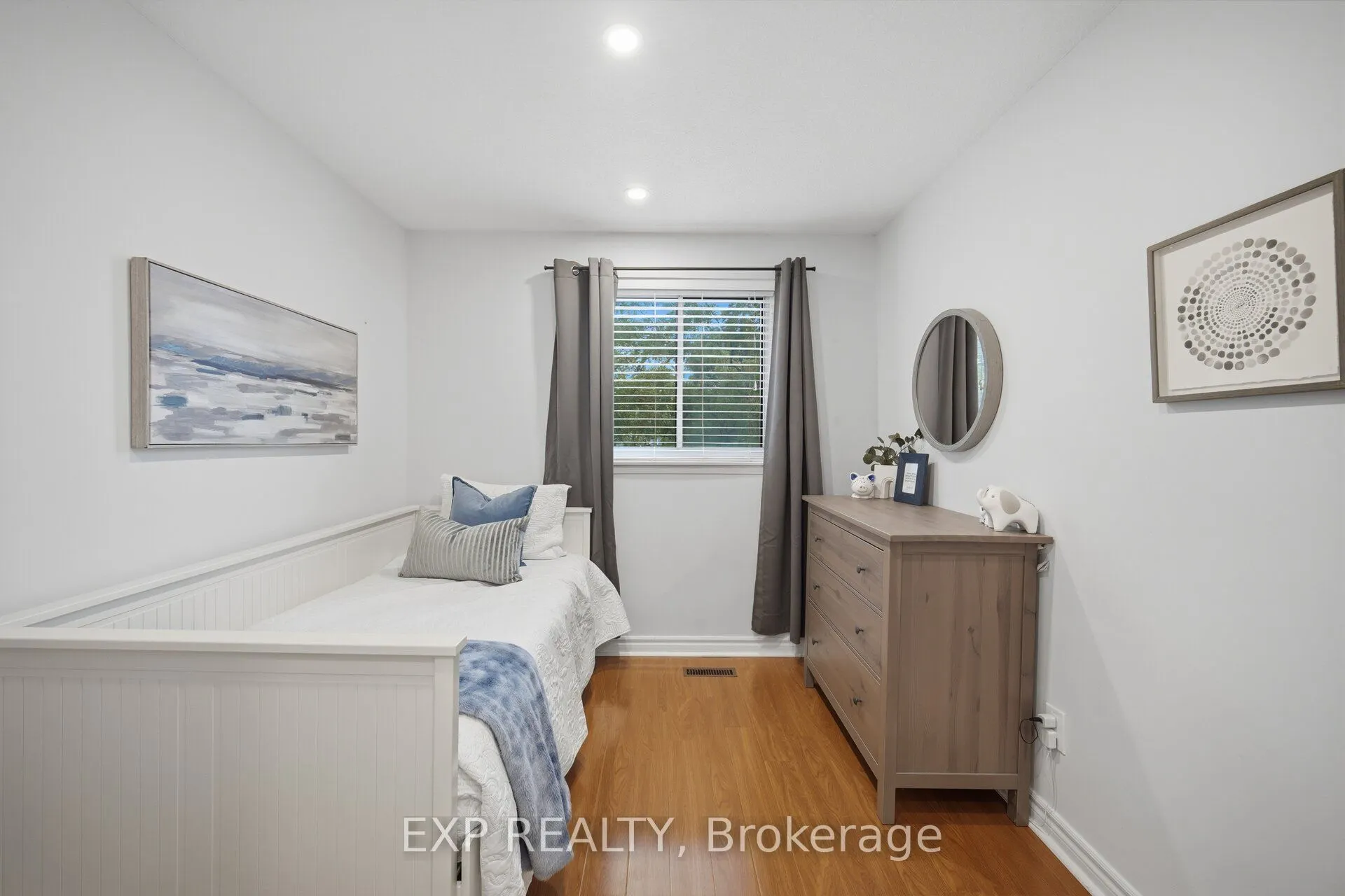 157 Moregate Crescent #11