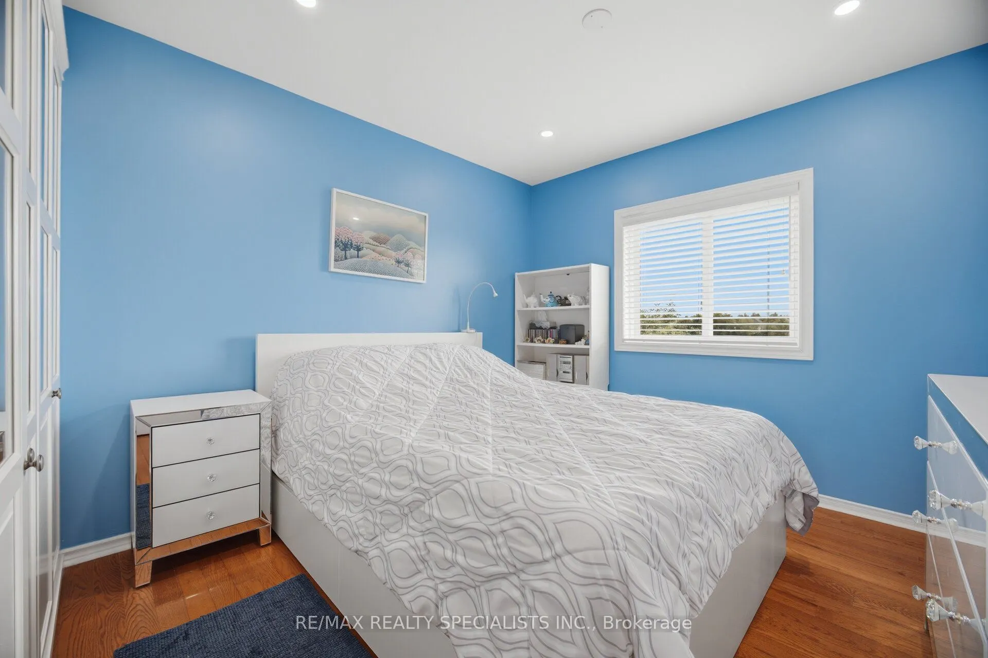 5535 Glen Erin Drive #15