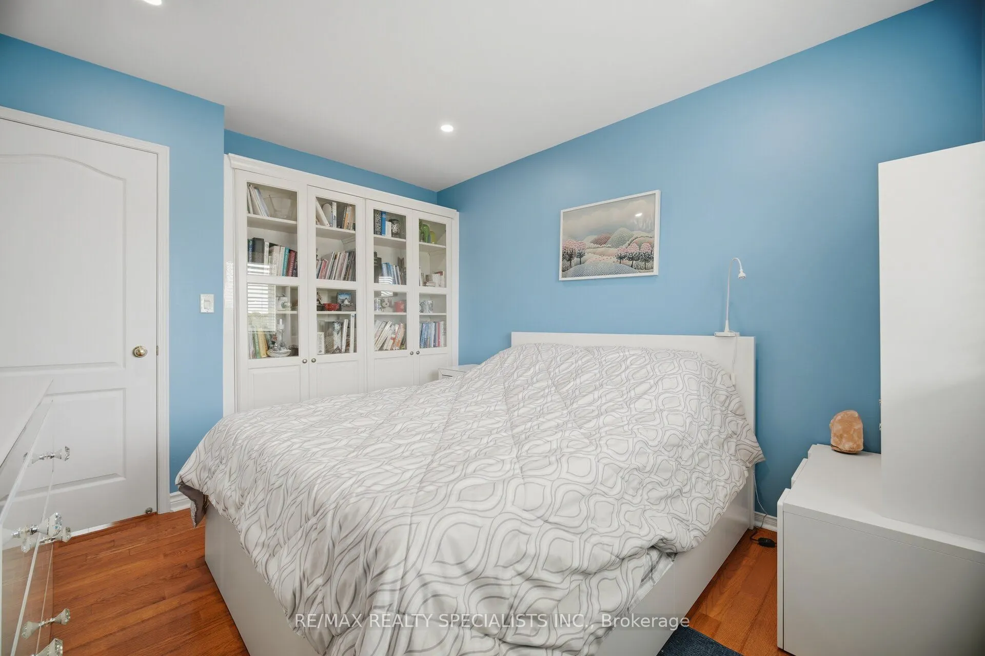 5535 Glen Erin Drive #15
