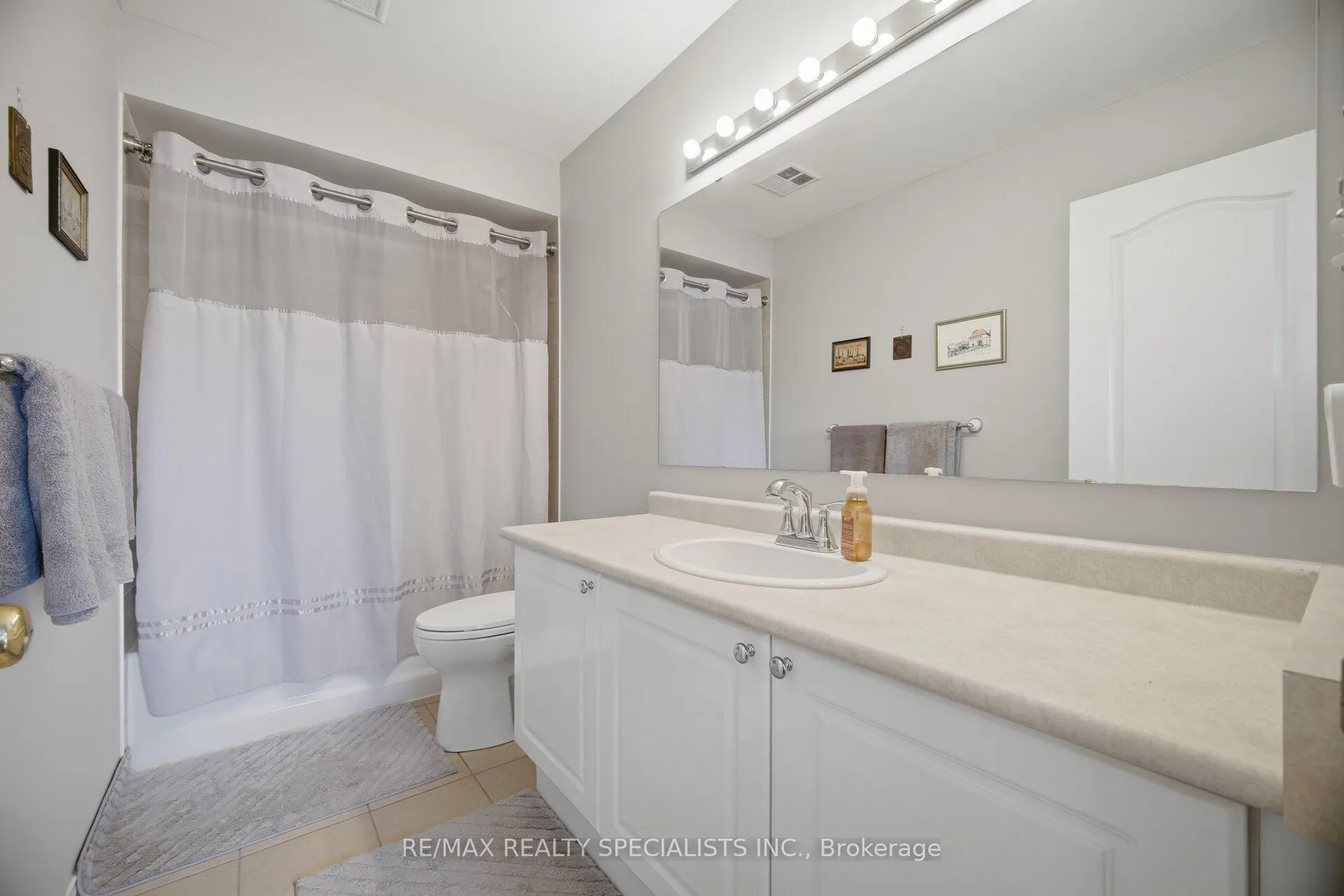 5535 Glen Erin Drive #15