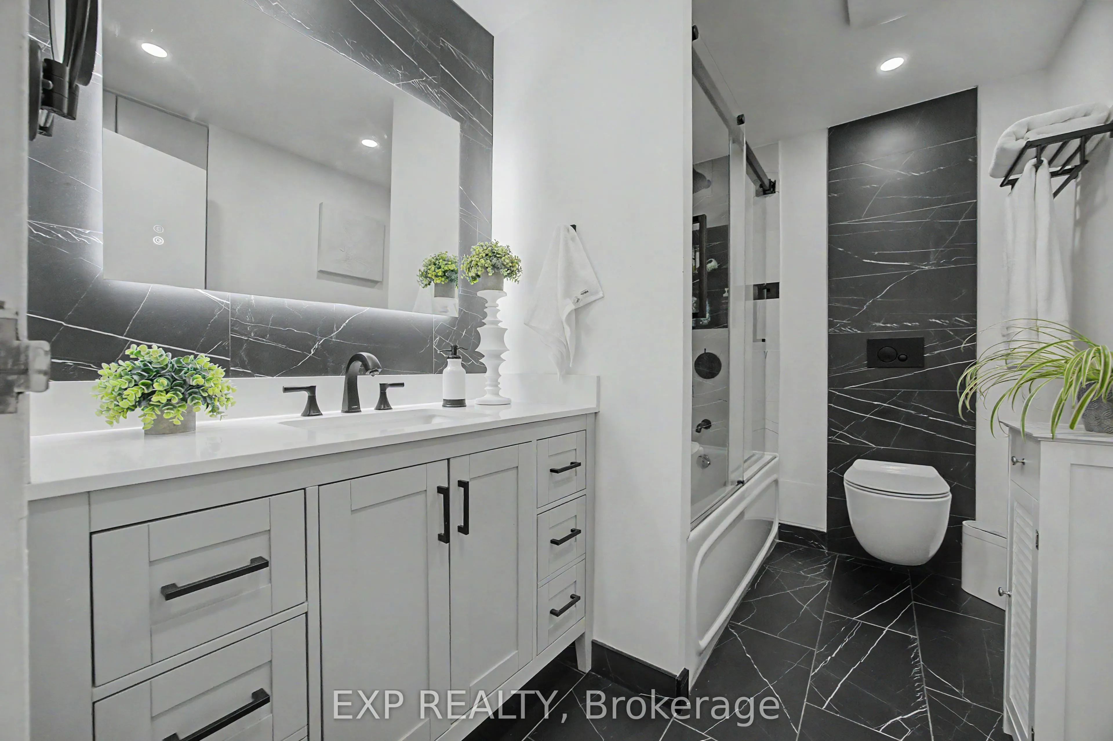 1000 Cedarglen Gate #501