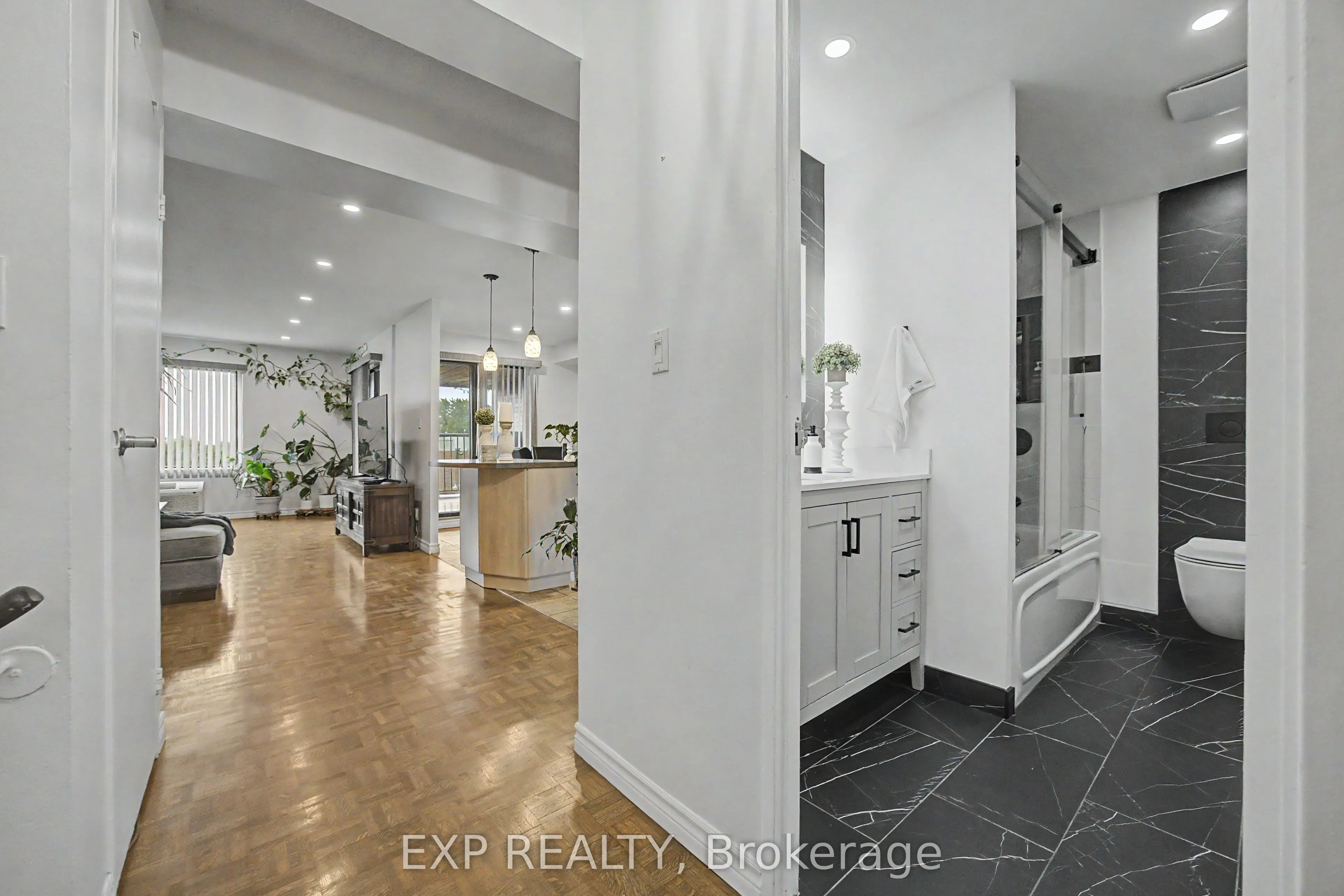 1000 Cedarglen Gate #501