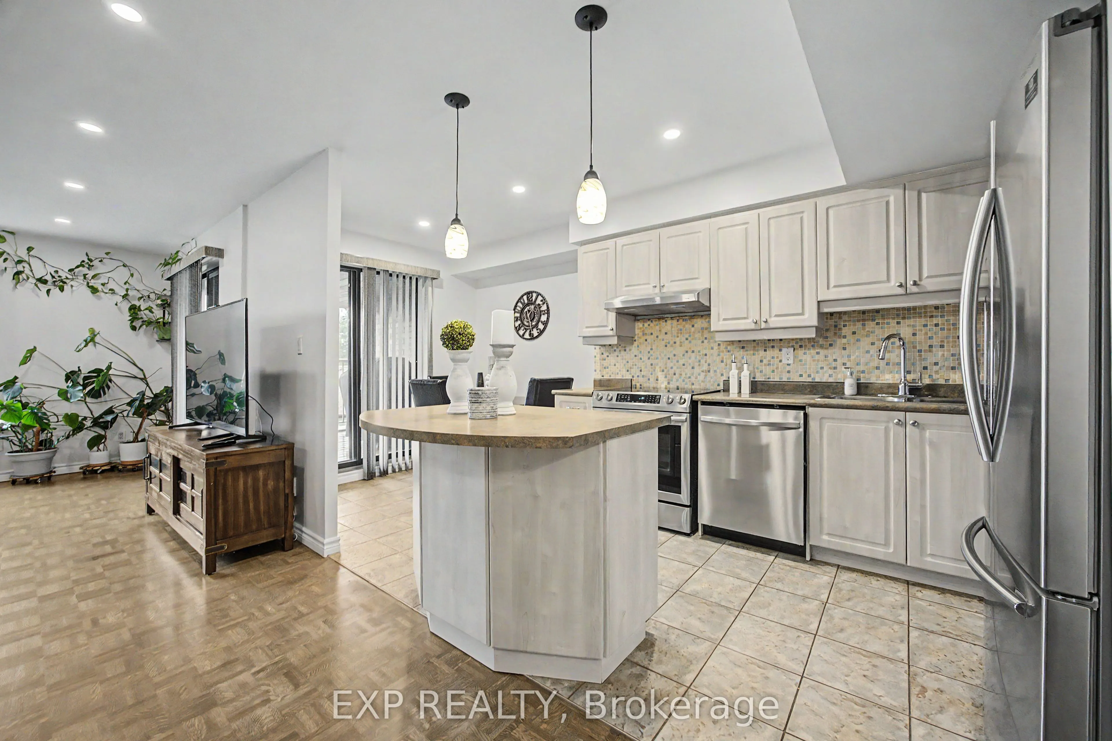 1000 Cedarglen Gate #501