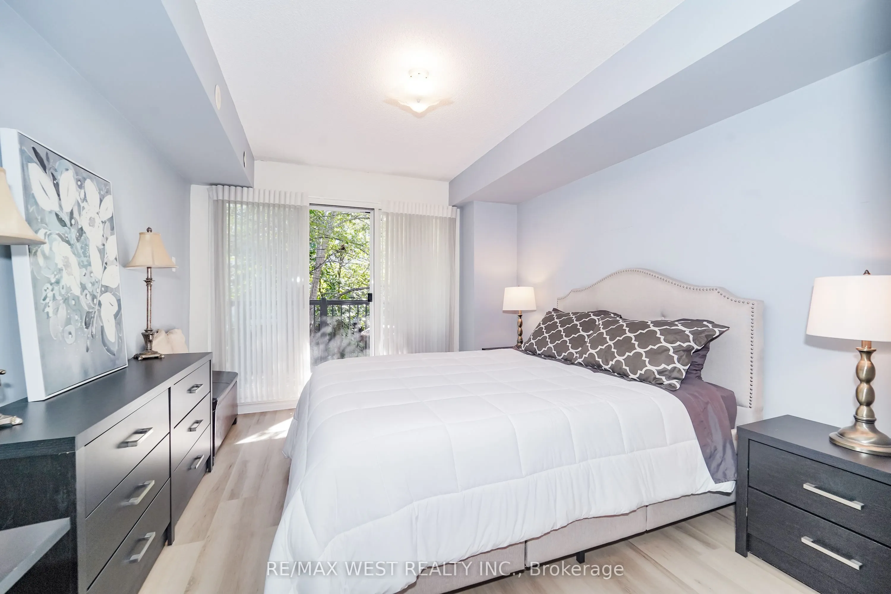 65 George Appleton Way #2066