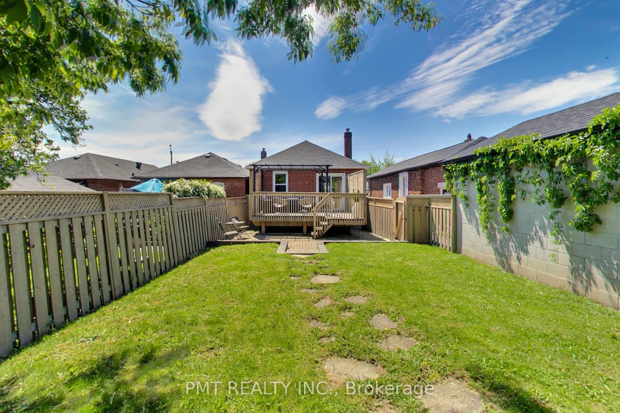 25 Ronald Avenue