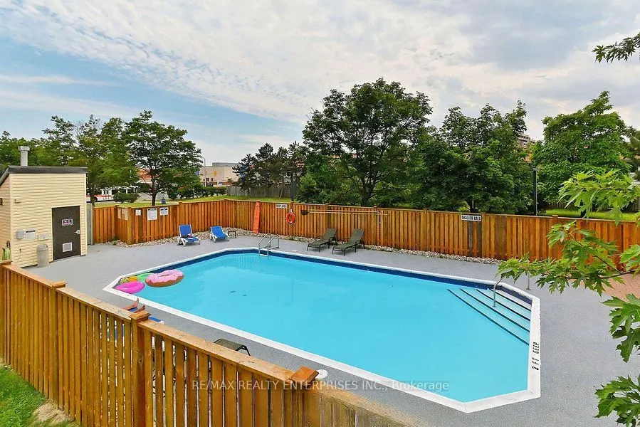 6720 Glen Erin Drive #414