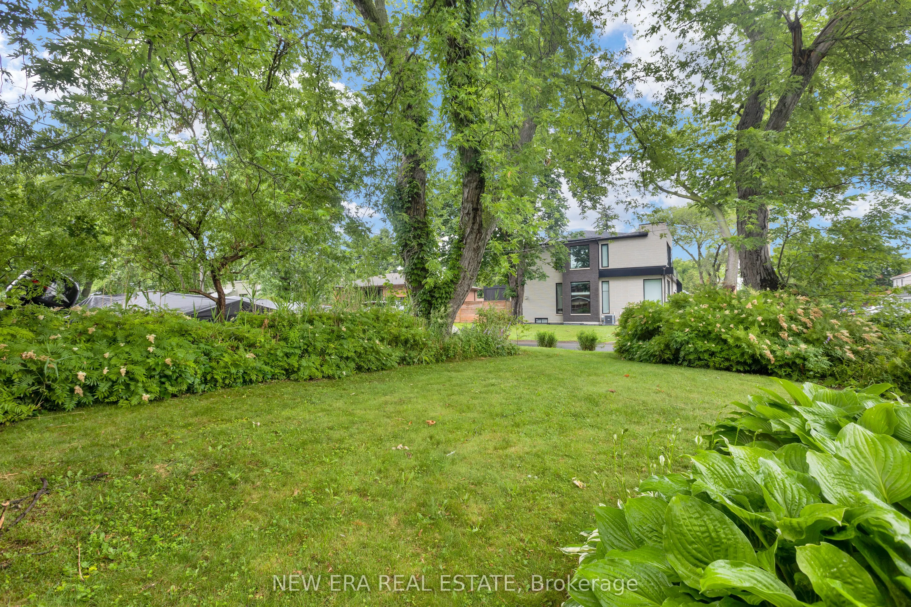 2 Foch Avenue
