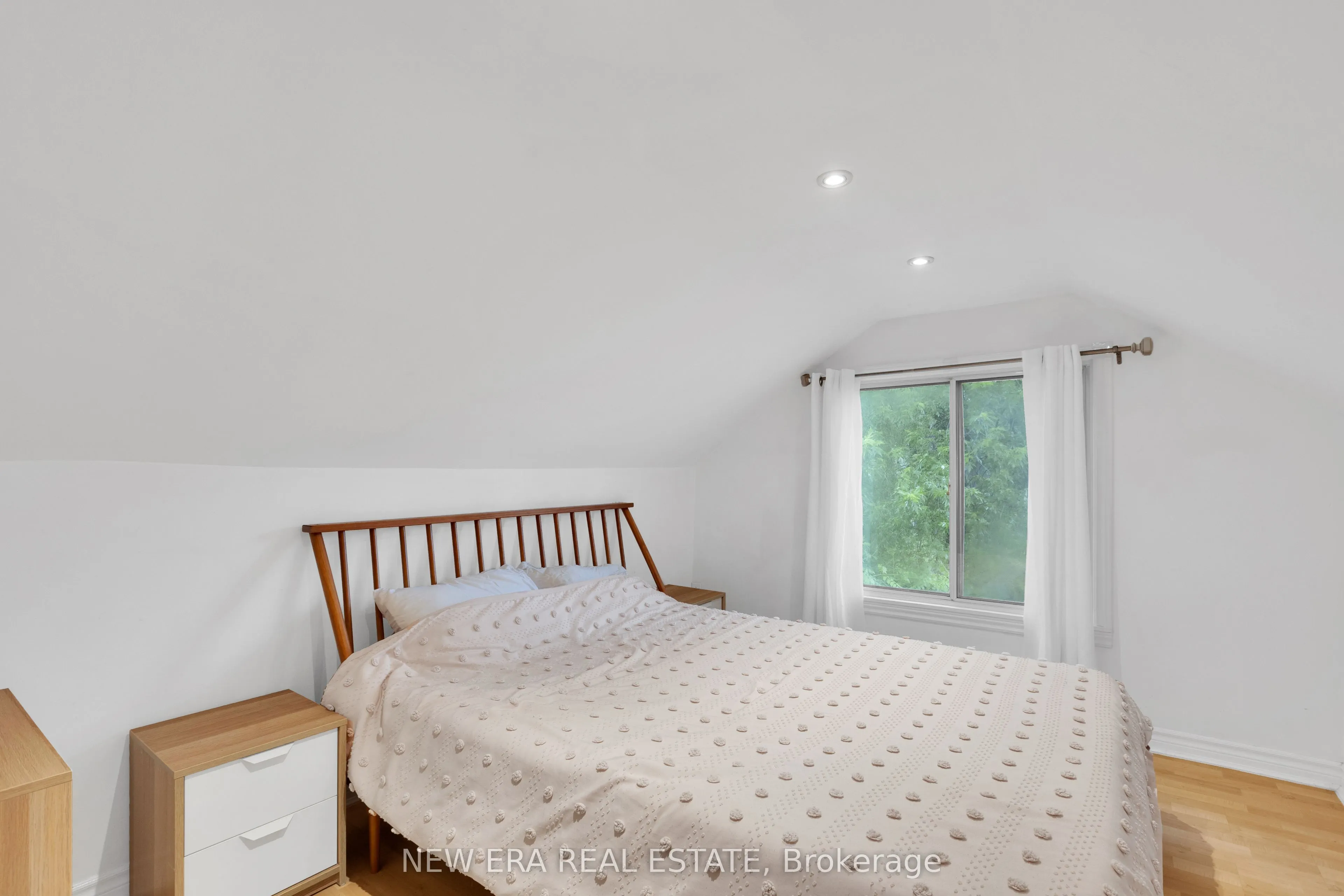 2 Foch Avenue