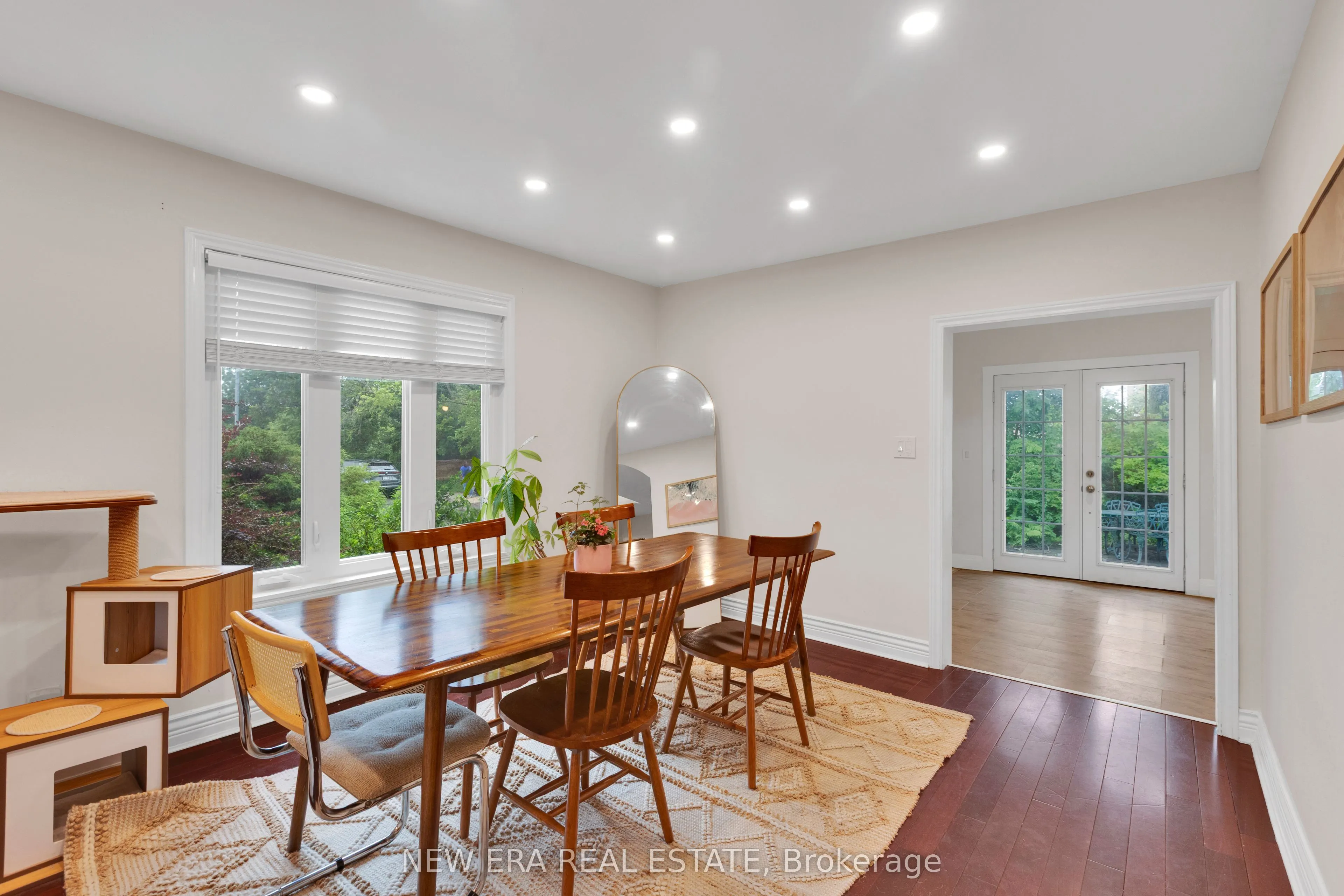 2 Foch Avenue