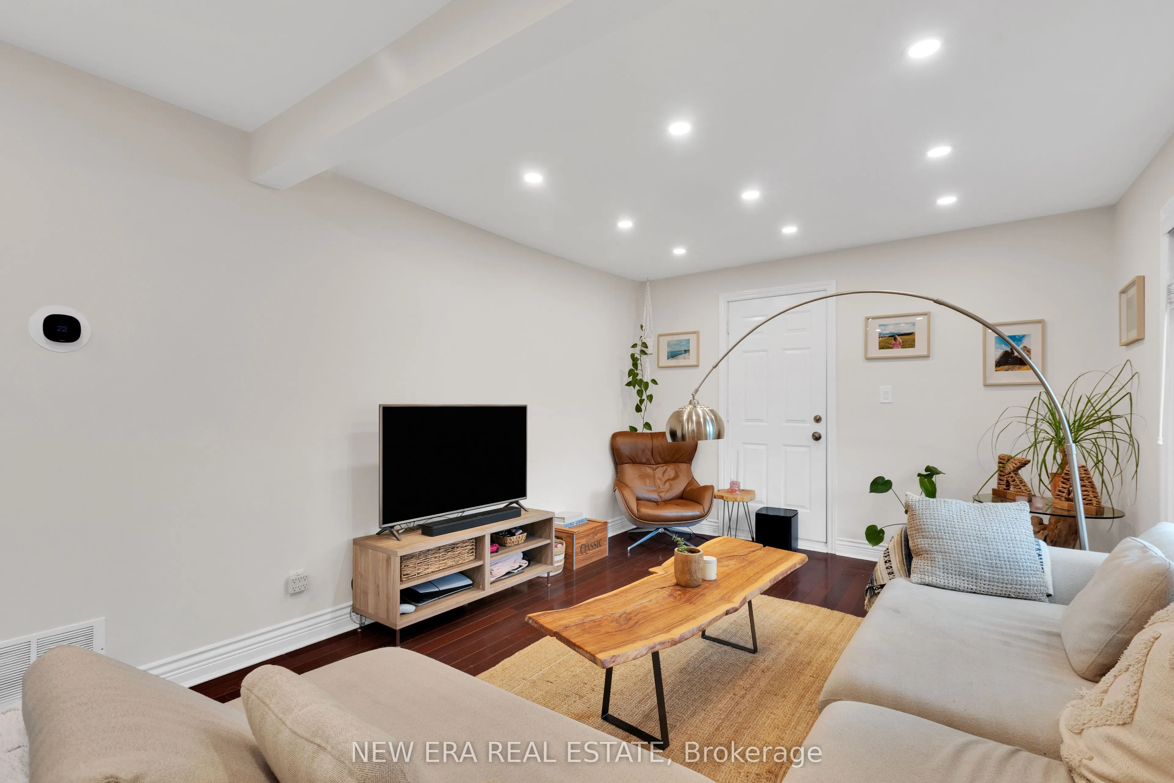 2 Foch Avenue