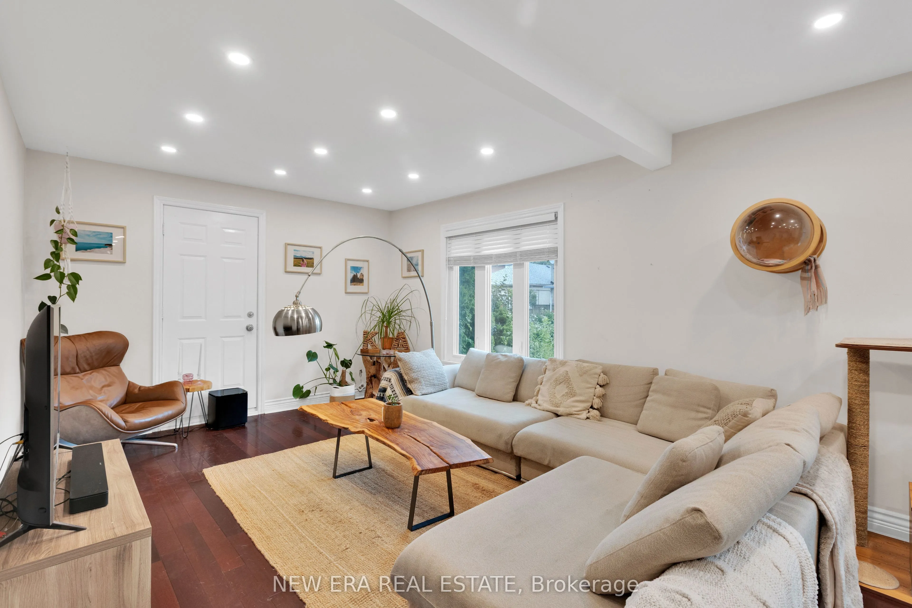 2 Foch Avenue
