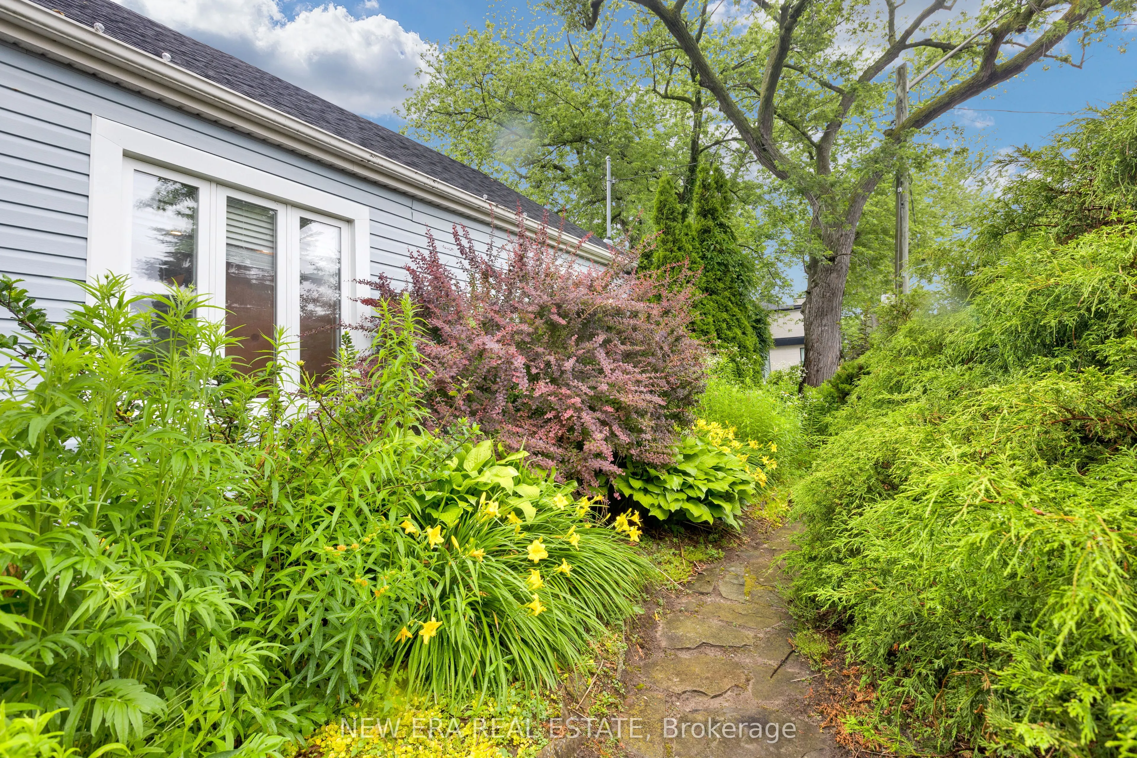 2 Foch Avenue