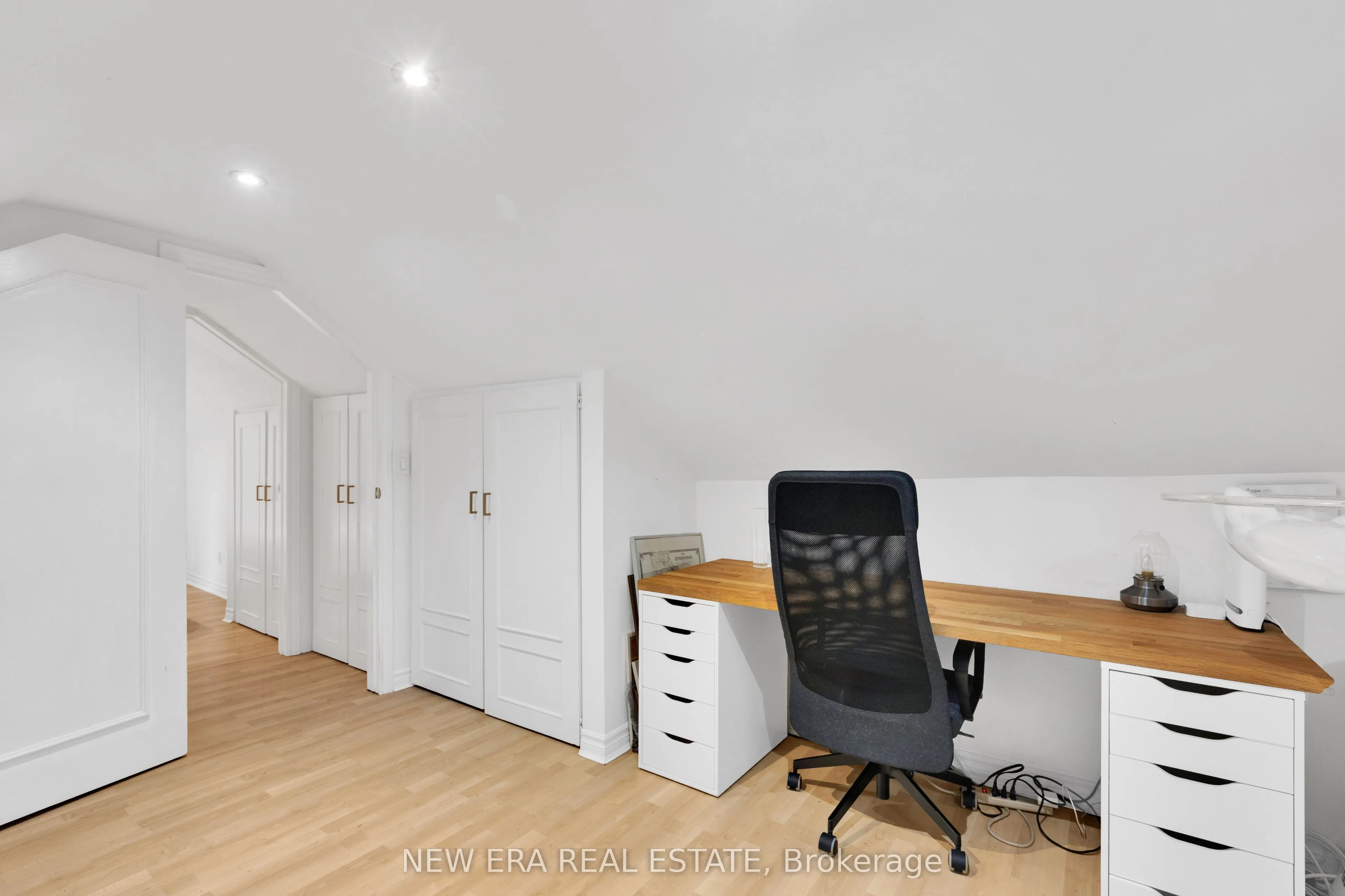 2 Foch Avenue